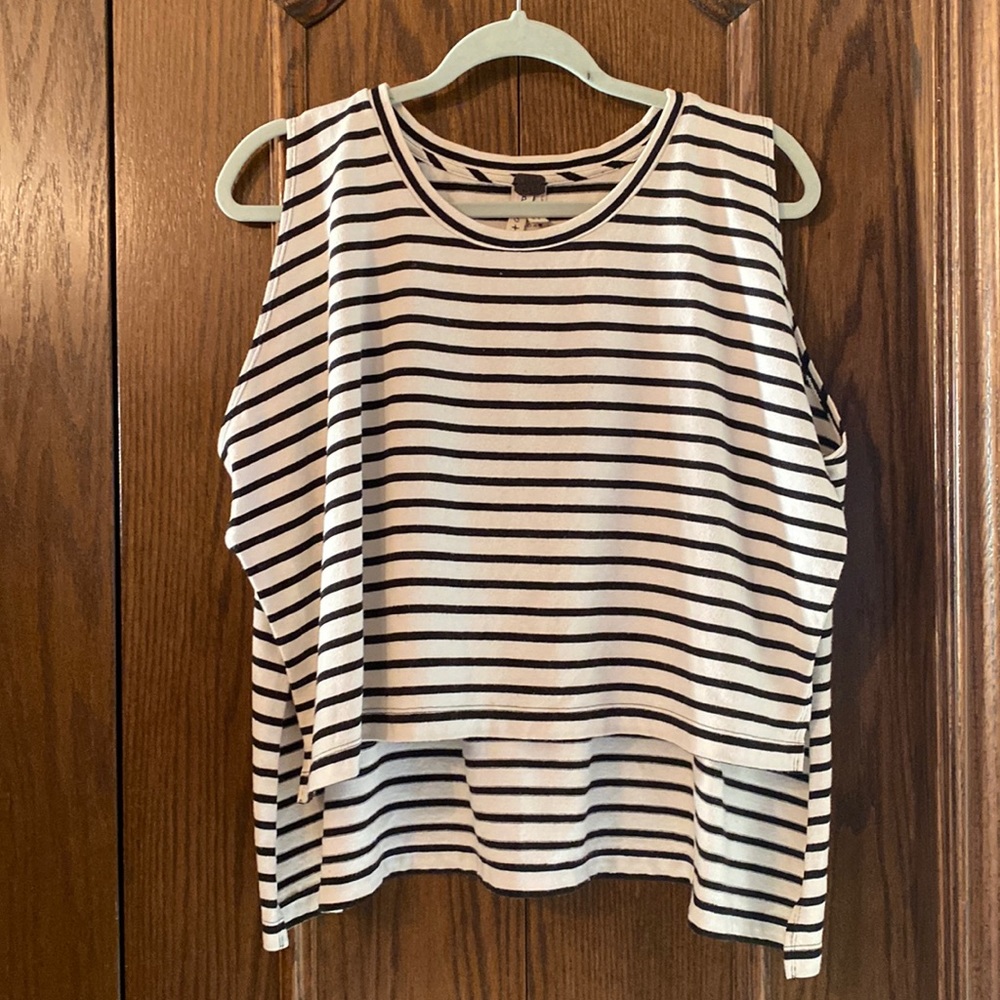 We The Free flowy top size S